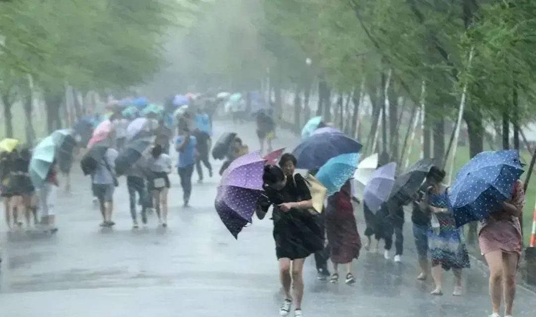 大马气象局发布警告：两州进入红色危险警报，豪雨持续至11月29日！